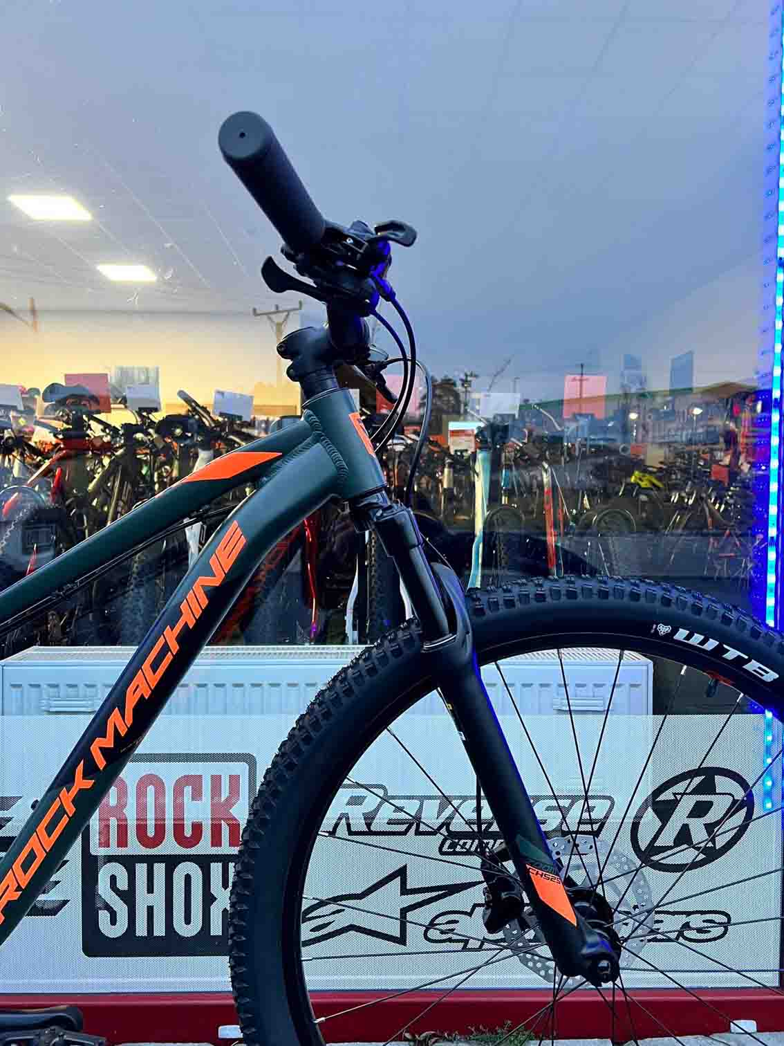 Rock Machine Blizz 27 HD khaki/oranžová