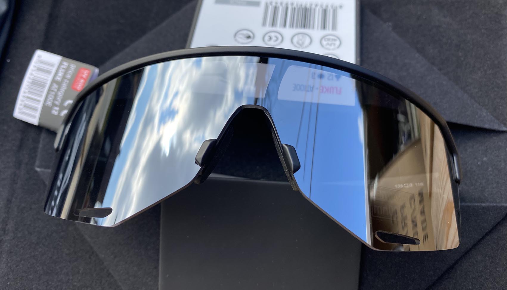 SPORTOVNÍ SLUNEČNÍ BRÝLE R2 FLUKE AT100E - STANDARD