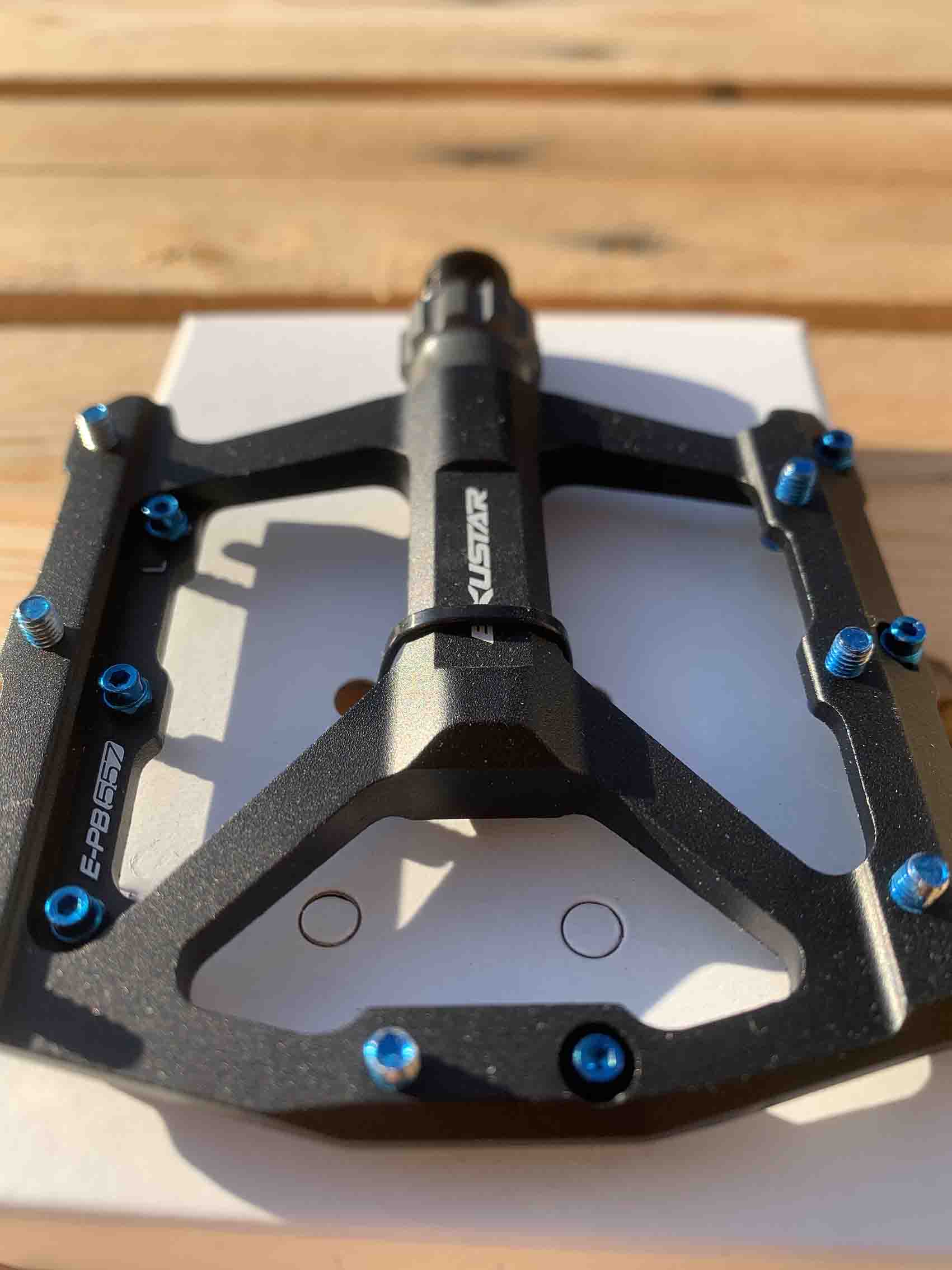 EXUSTAR PEDÁLY PB557