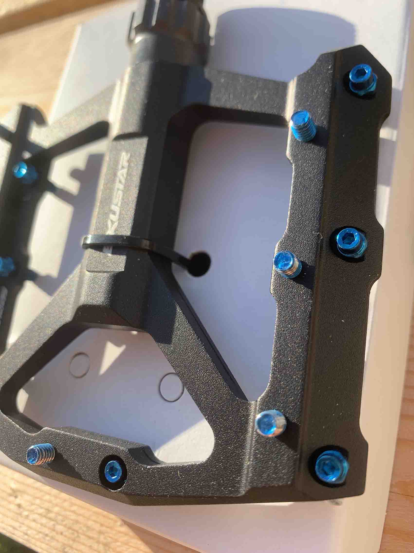 EXUSTAR PEDÁLY PB557