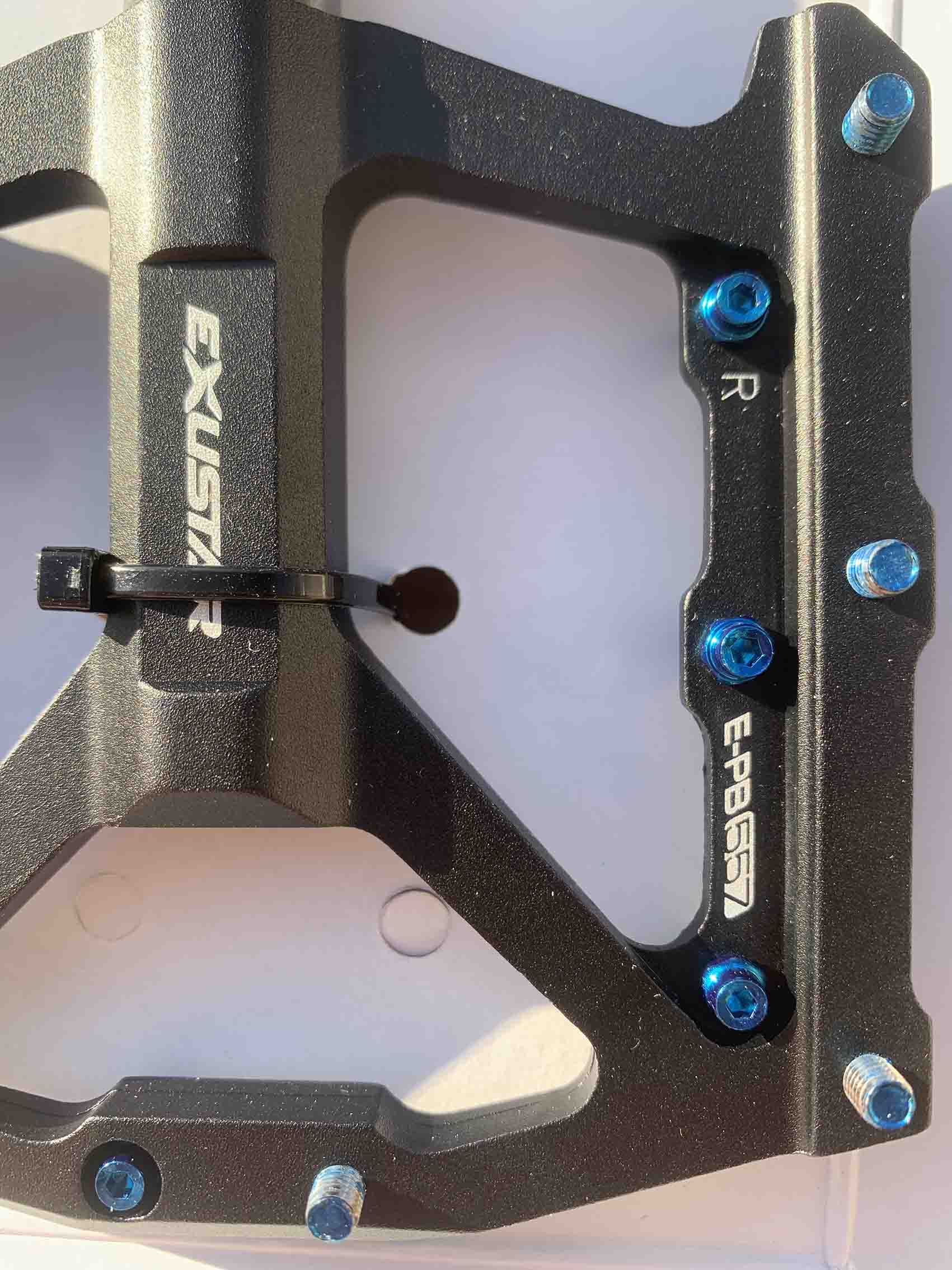 EXUSTAR PEDÁLY PB557