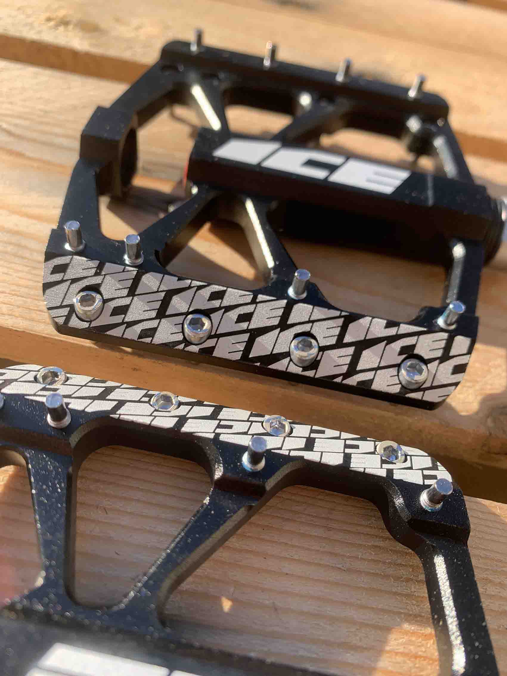 Pedály ICE Fast - černá