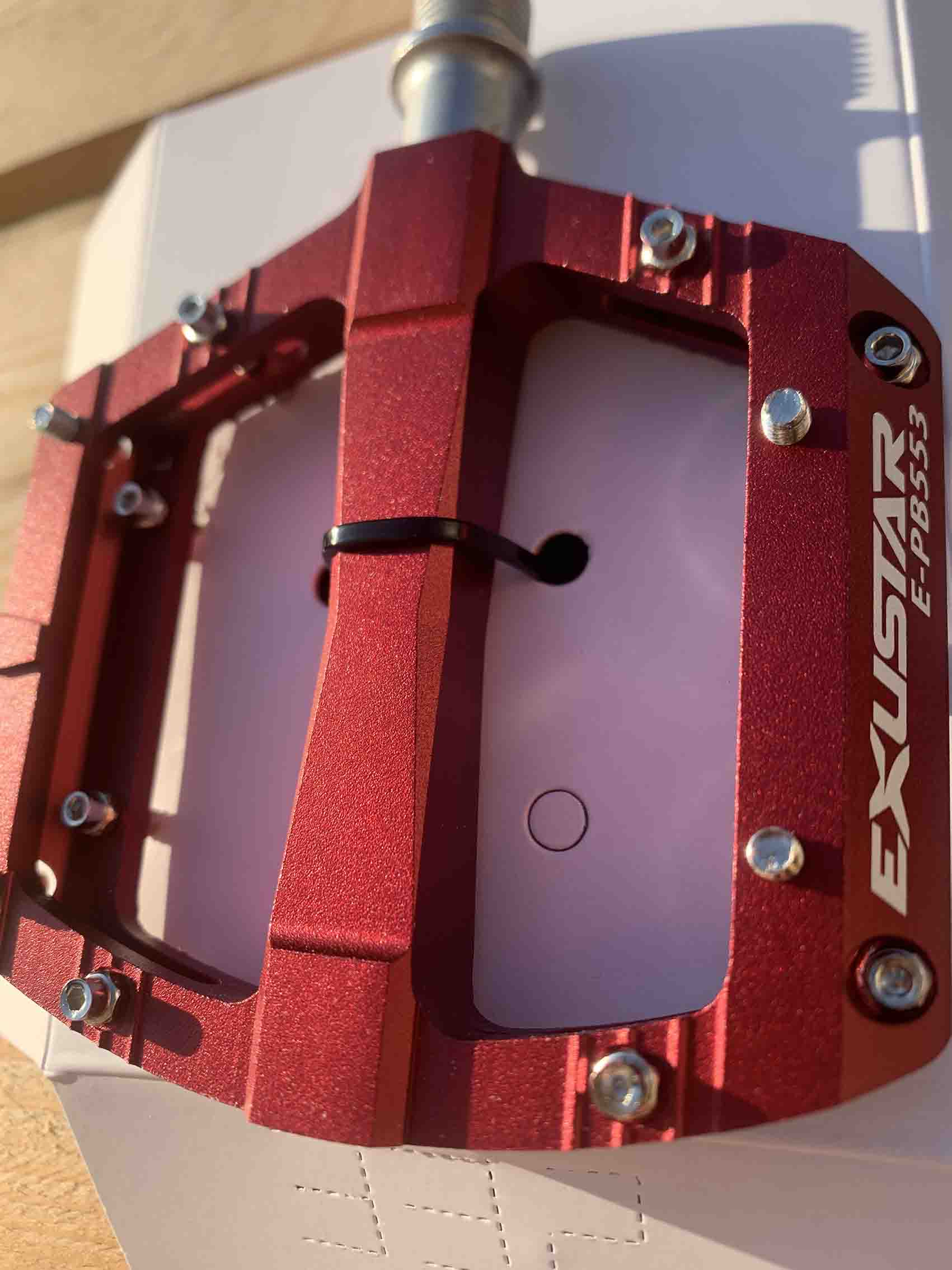 EXUSTAR PEDÁLY PB553