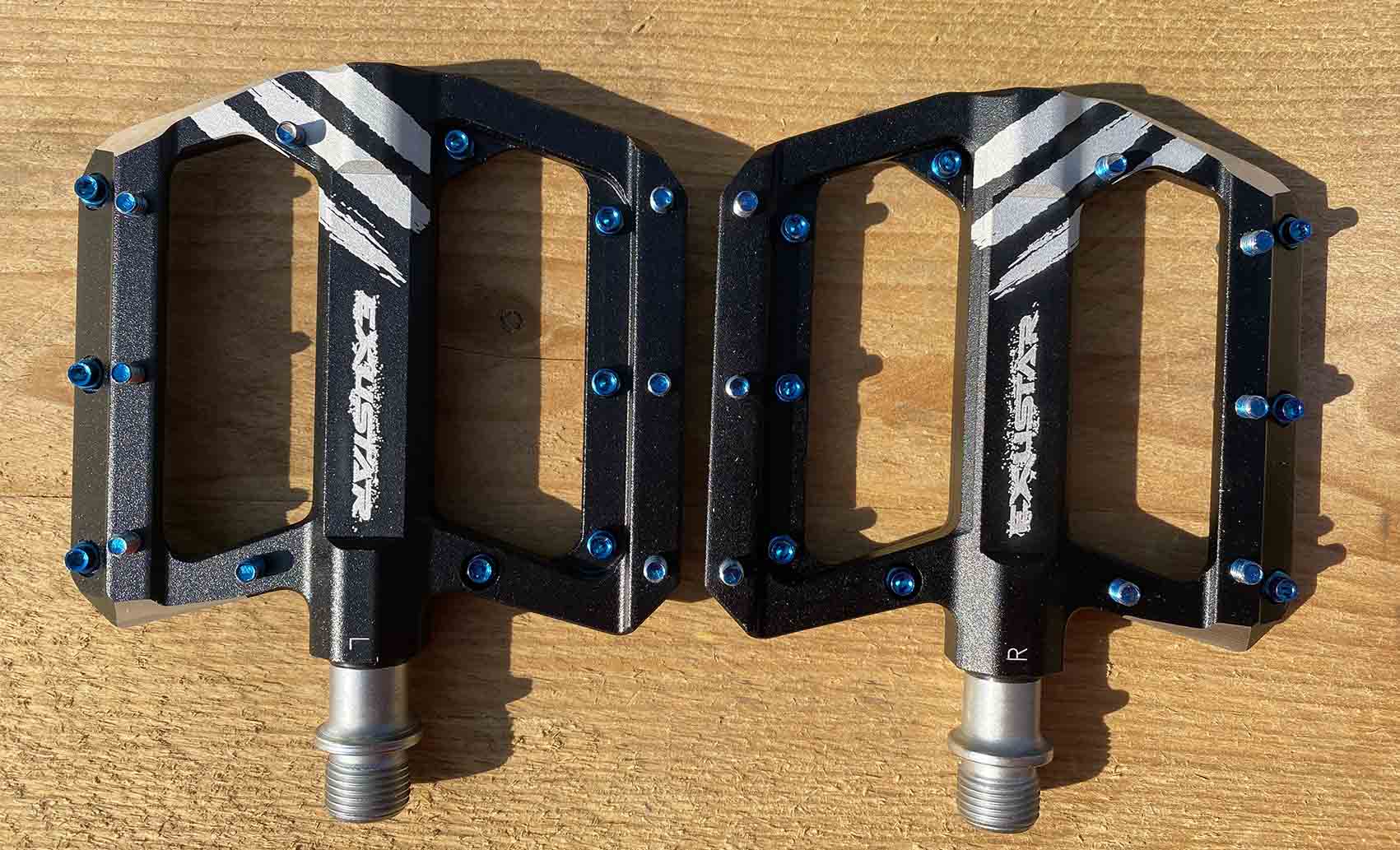 EXUSTAR PEDÁLY PB555