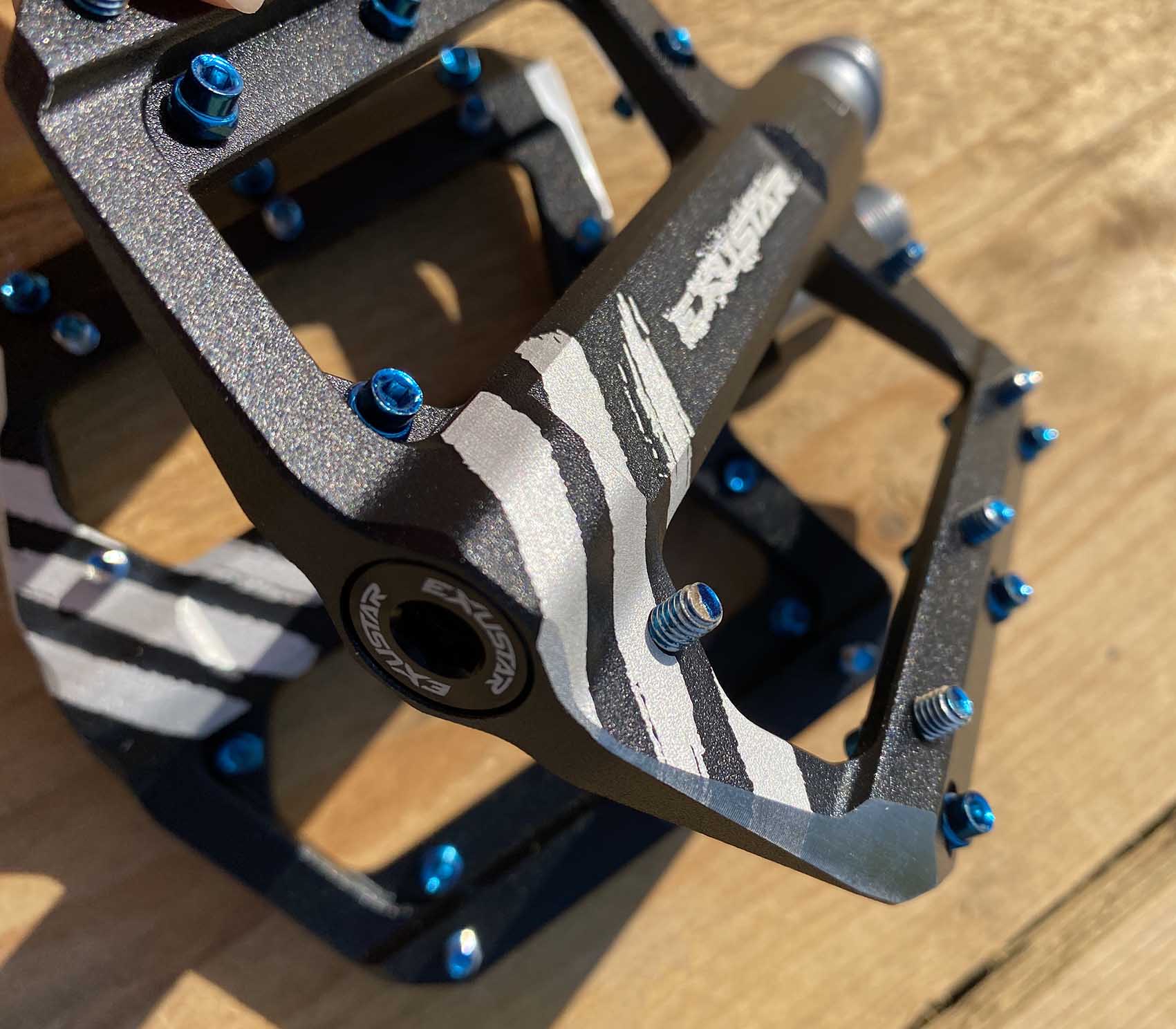 EXUSTAR PEDÁLY PB555