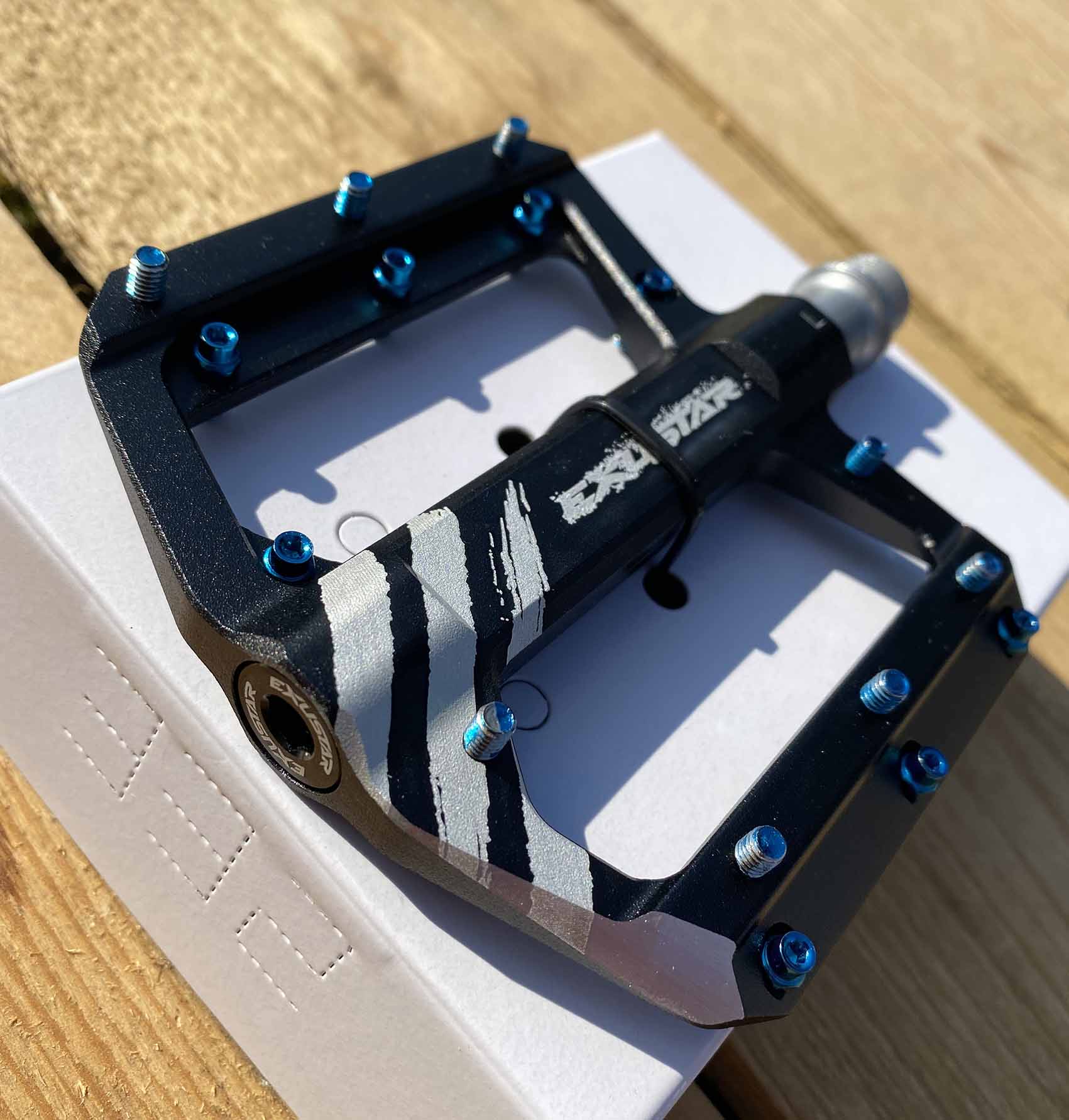 EXUSTAR PEDÁLY PB555
