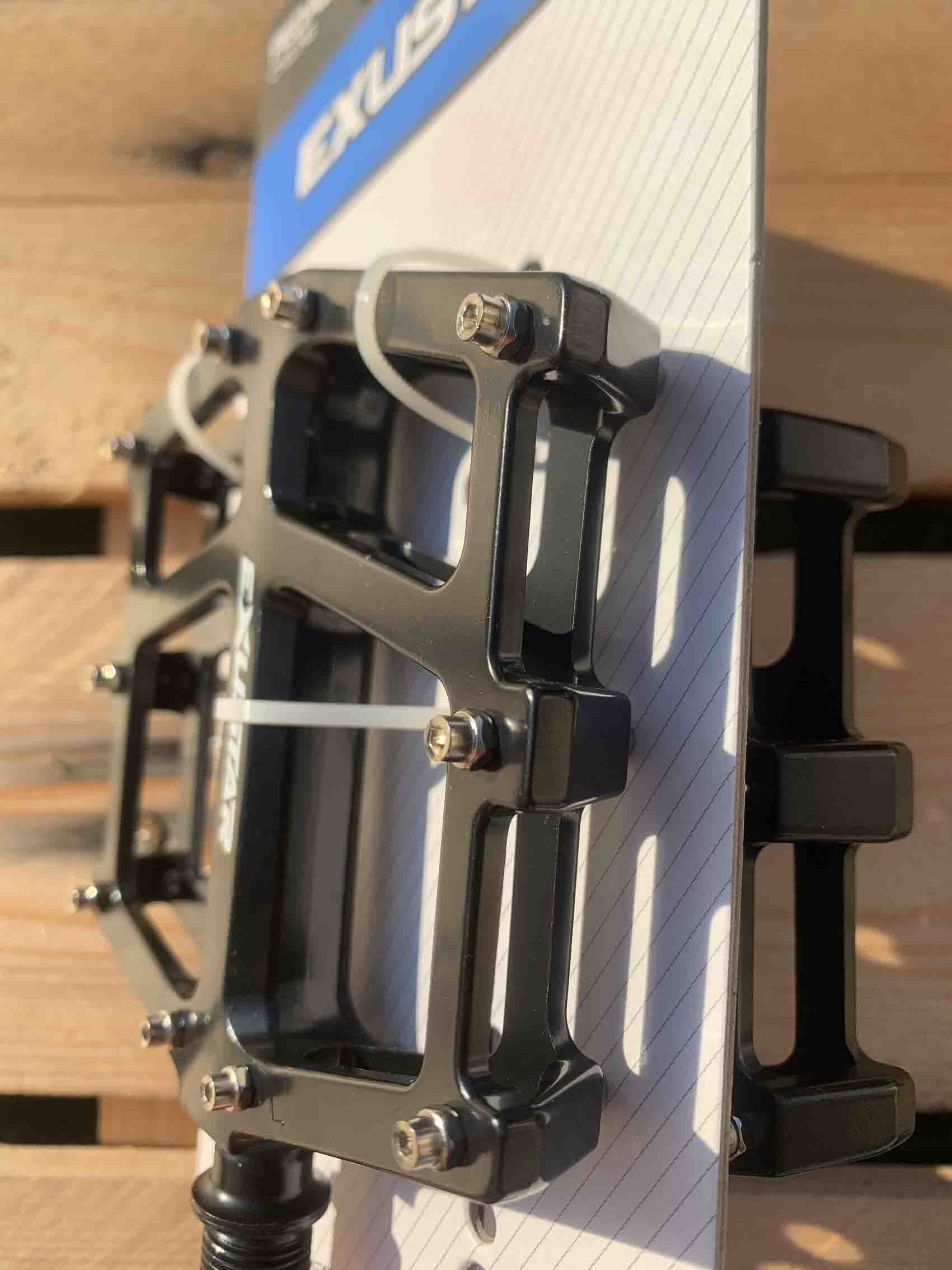 EXUSTAR PEDÁLY PB73-BK