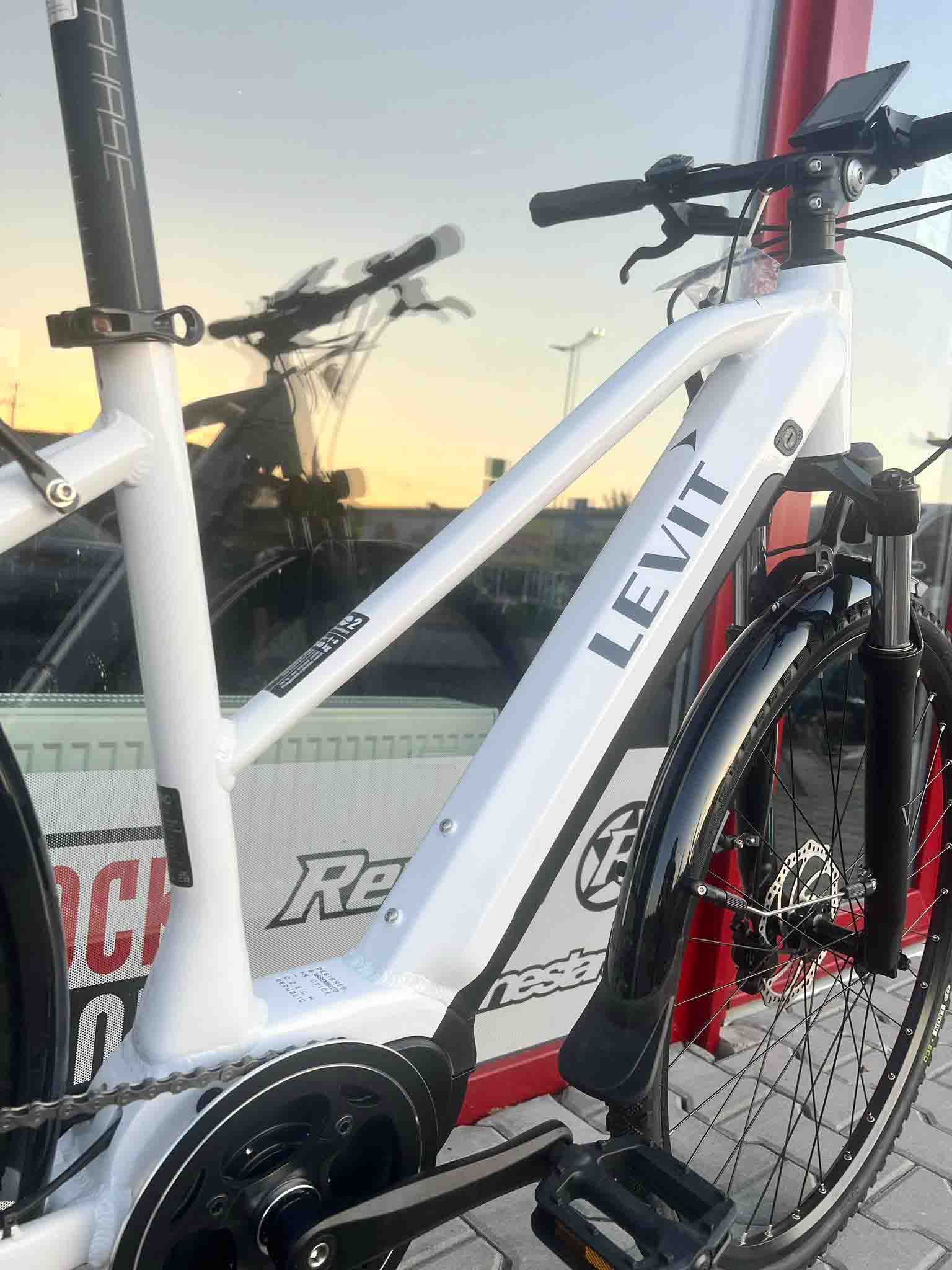 Elektrokolo eTrekking LEVIT MUSCA MX 468 mid white pearl