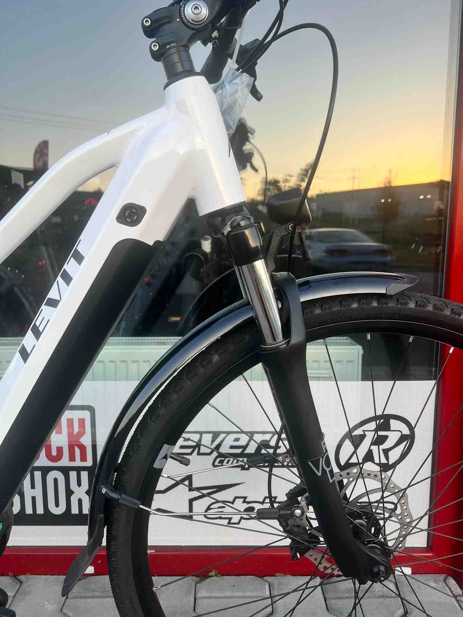 Elektrokolo eTrekking LEVIT MUSCA MX 468 mid white pearl