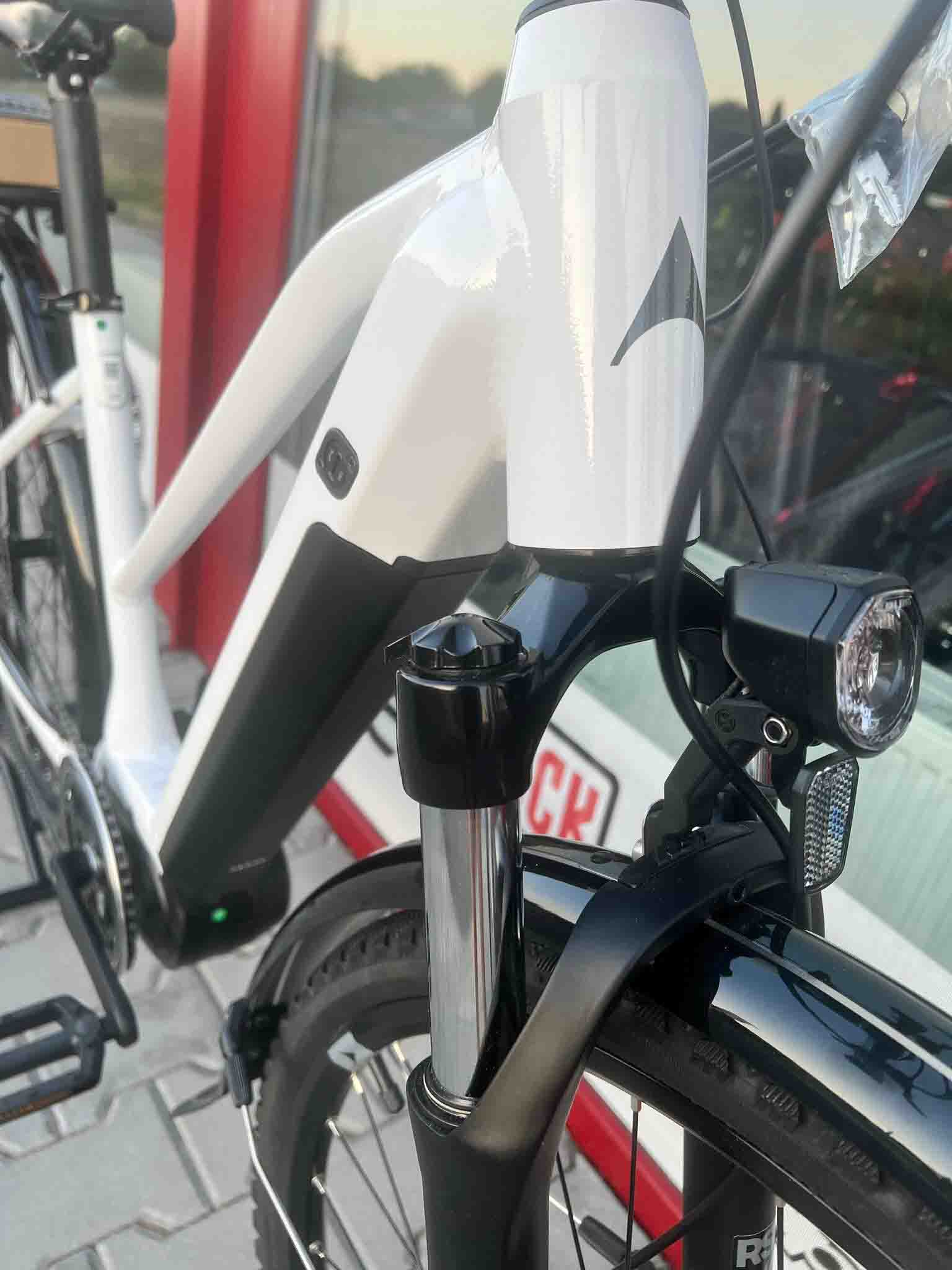 Elektrokolo eTrekking LEVIT MUSCA MX 468 mid white pearl