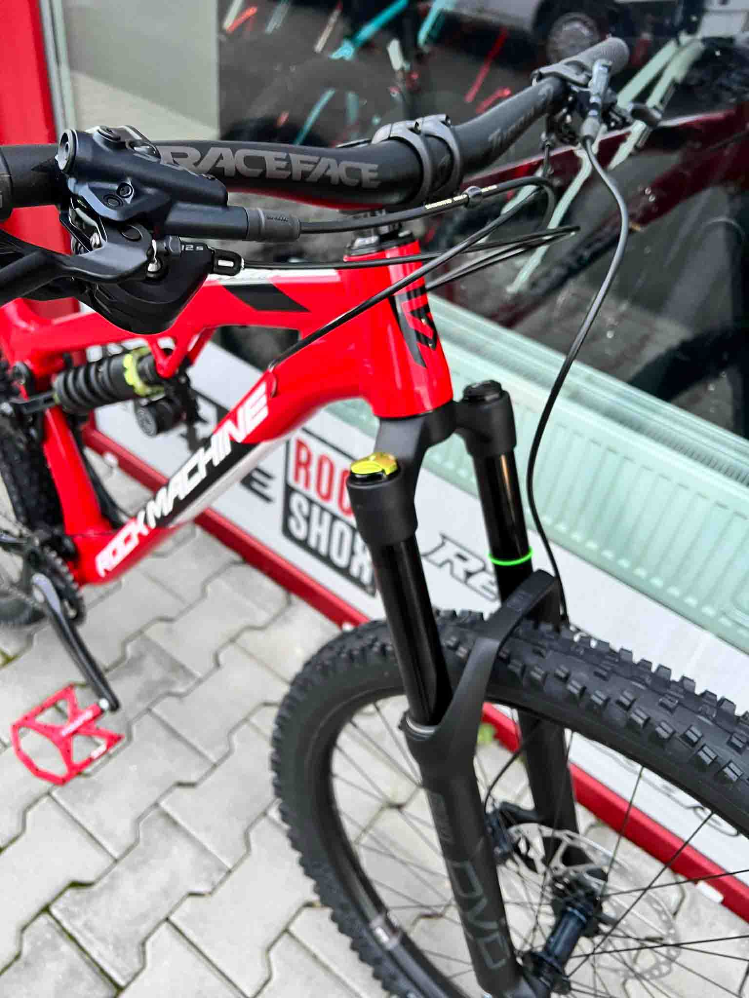 Kolo Rock Machine Blizzard 70-297 červená/bílá