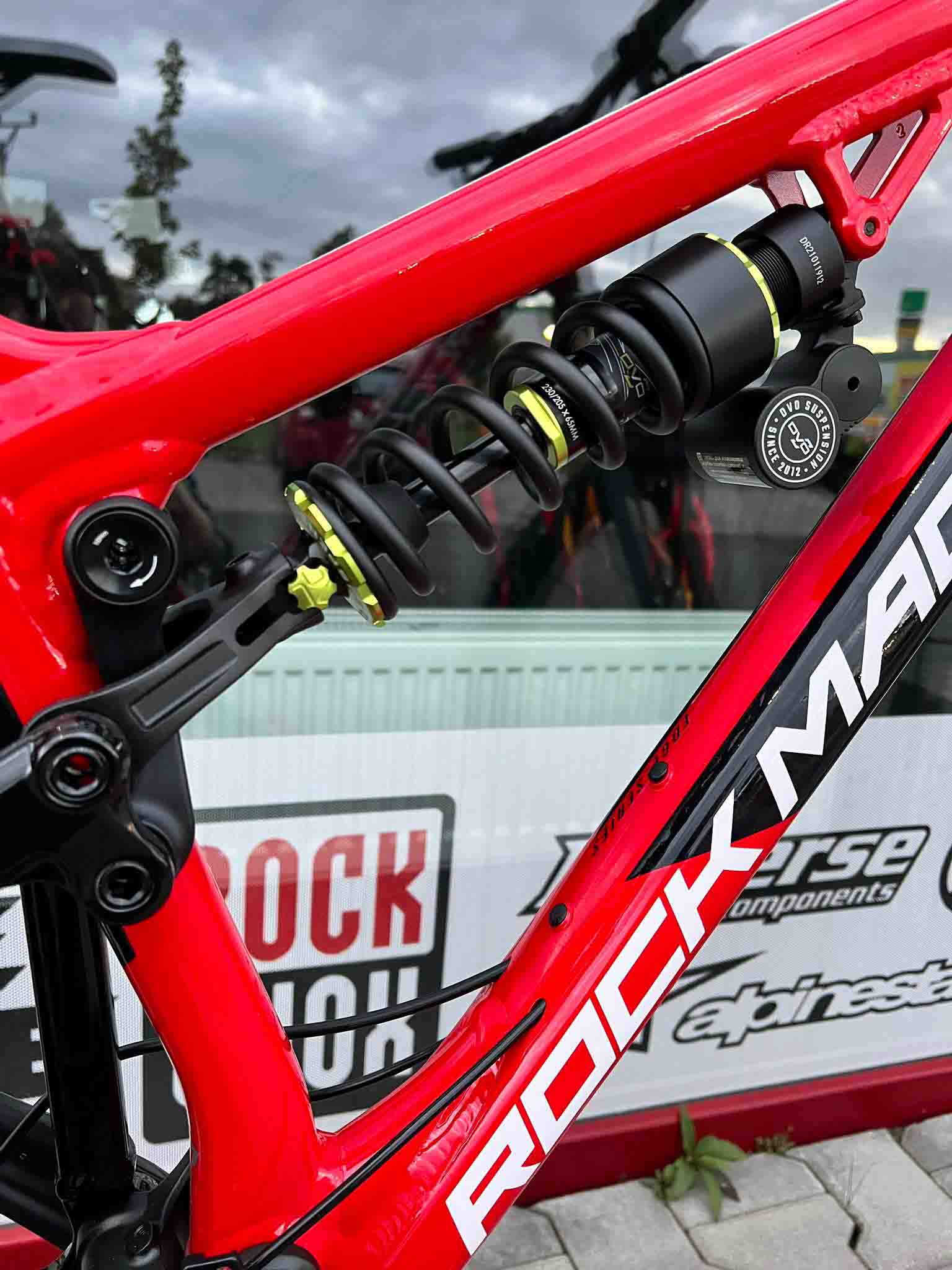 Kolo Rock Machine Blizzard 70-297 červená/bílá