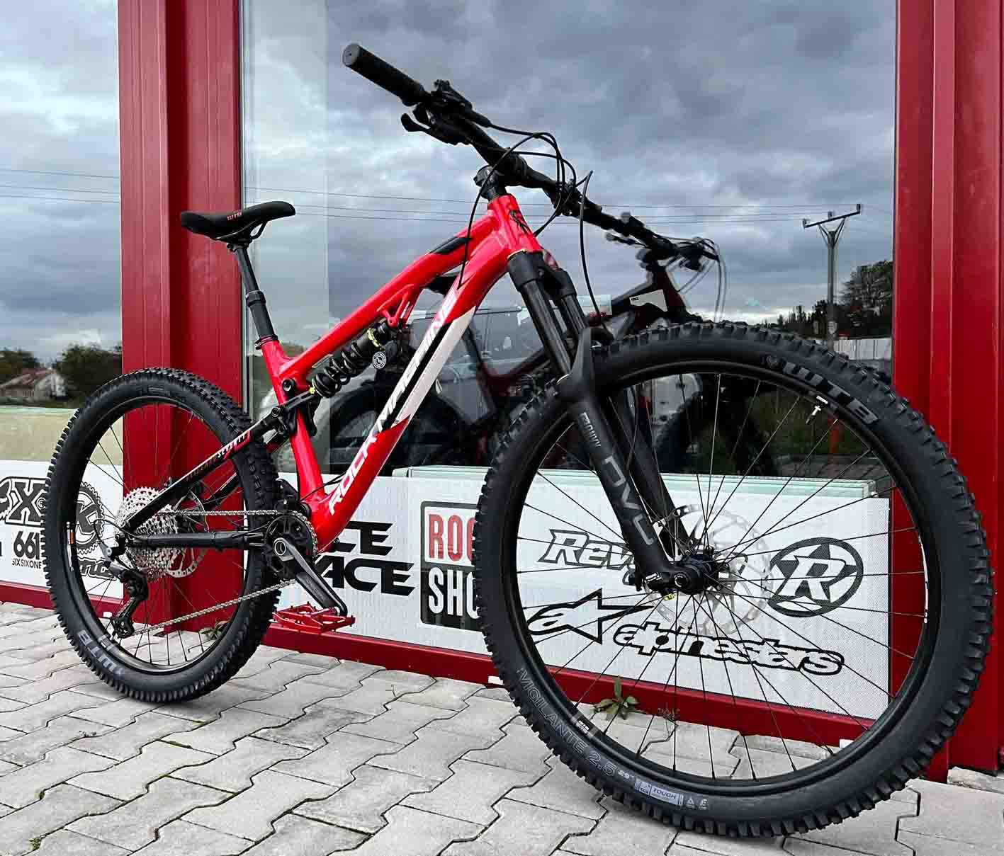 Kolo Rock Machine Blizzard 70-297 červená/bílá