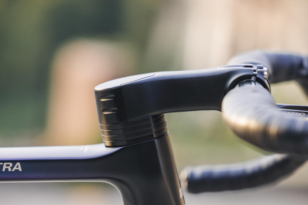 BASSO ASTRA DISC, CAMALEONT, SRAM RIVAL ETAP AXS, MICROTECH RE38