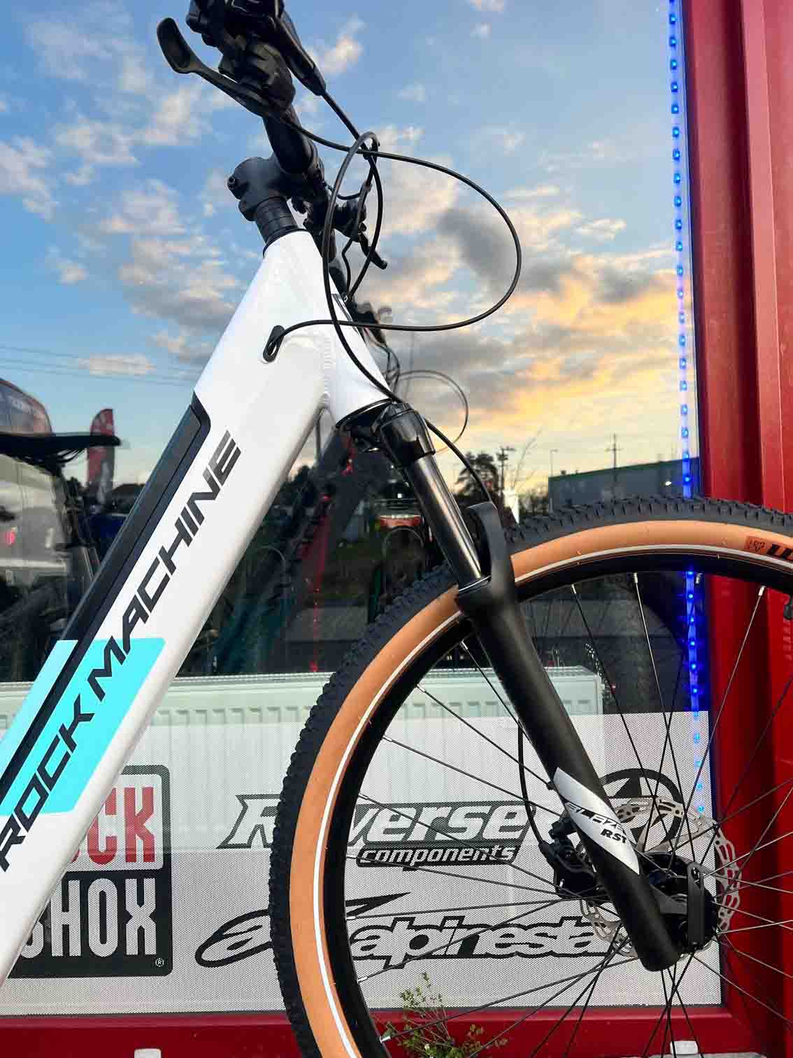 Elektrokolo Rock Machine Storm INT e70-29 lady bílá/mentolová