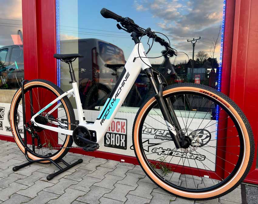 Elektrokolo Rock Machine Storm INT e70-29 lady bílá/mentolová