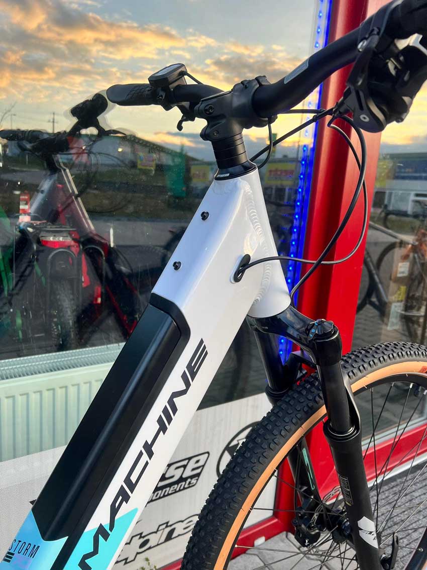 Elektrokolo Rock Machine Storm INT e70-29 lady bílá/mentolová