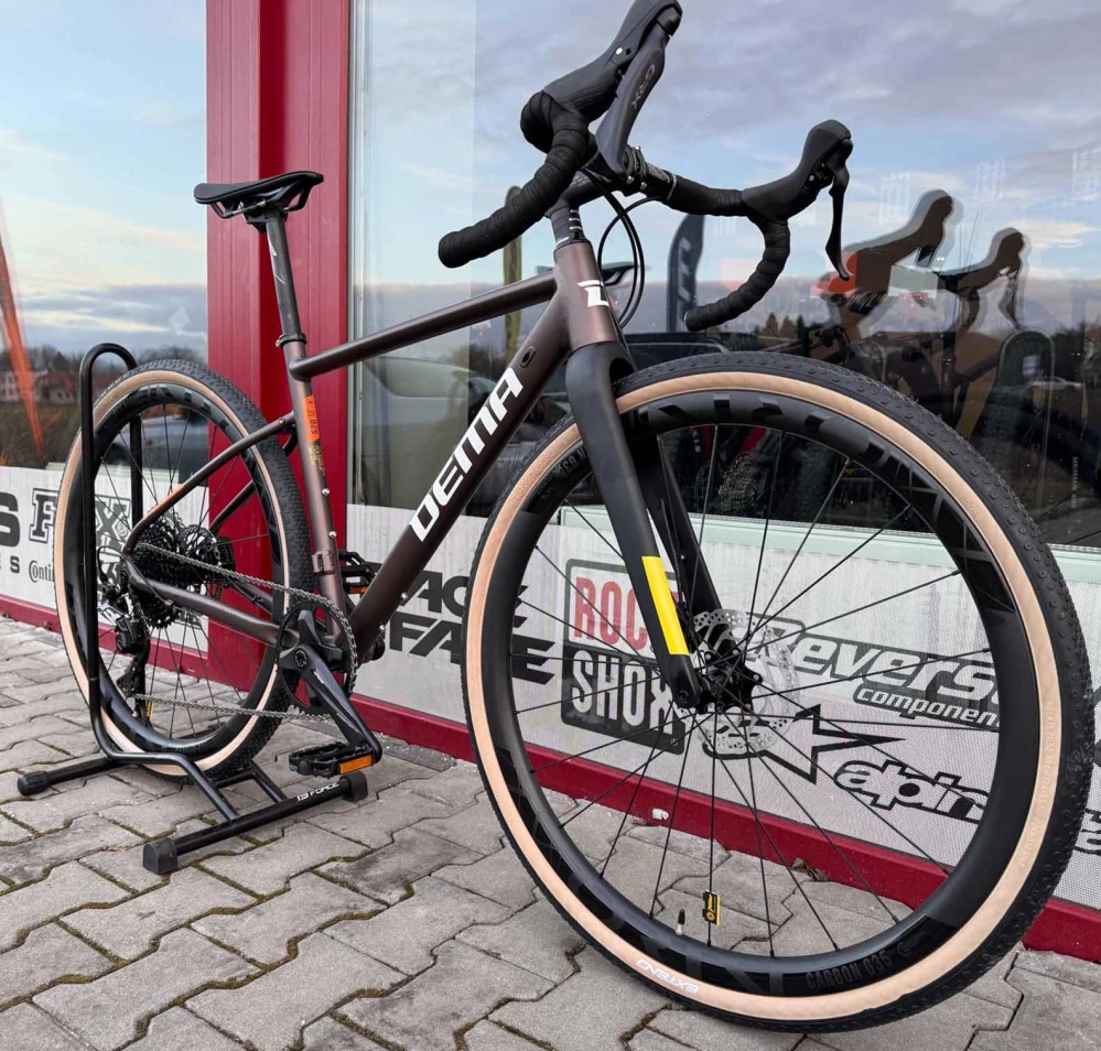 Gravel Dema GRITCH SPE 7 brown-black