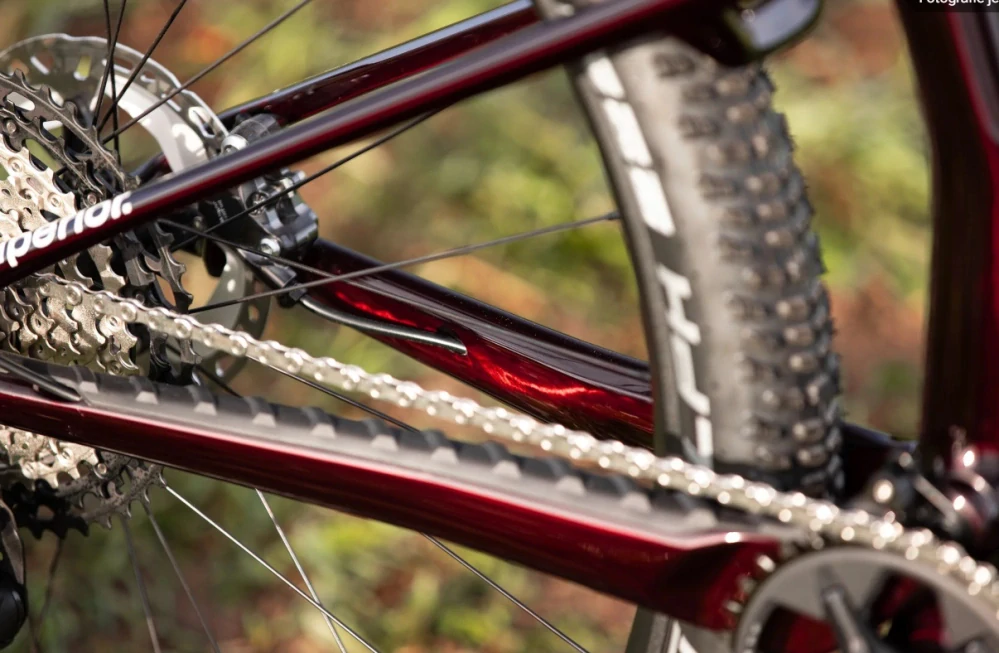 Superior XF 9.5 Team / Gloss Red Carbon / Black