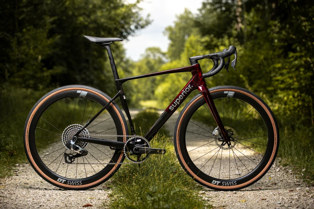 Superior XR 9.9 GR / Matte Carbon / Gloss Red
