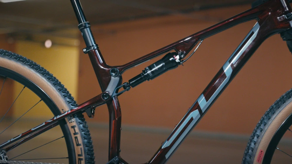 Superior TEAM XF 29 ISSUE R/GLOSS CARBON RED