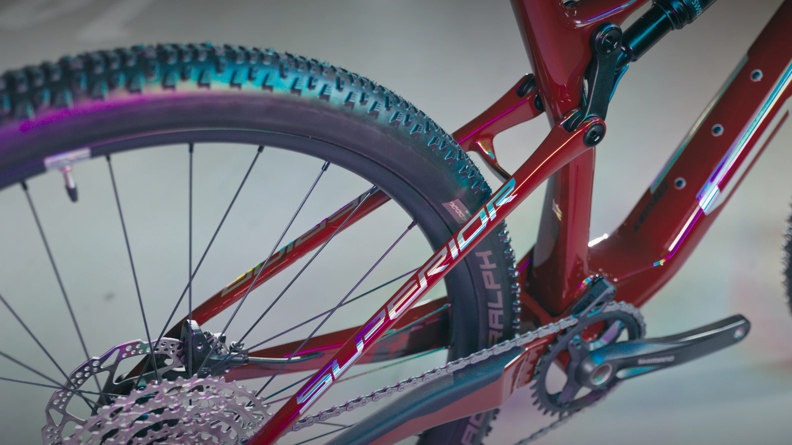 Superior XF 929 RC/Gloss Dark Red/Hologram Chrome