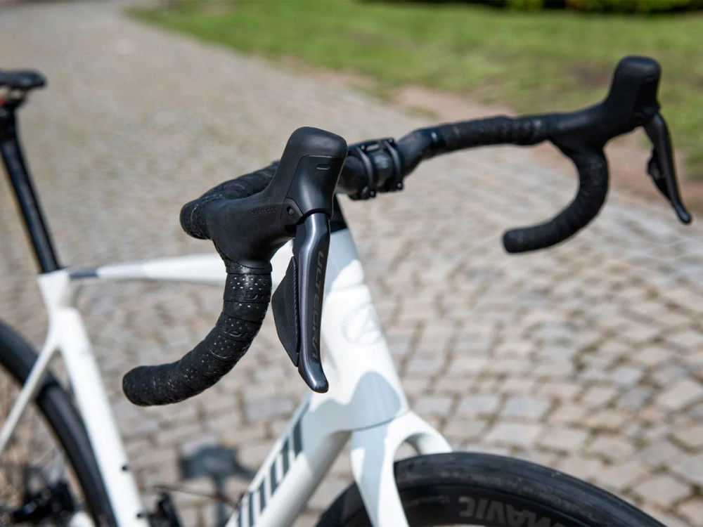 Author Charisma 66i 2025 - bílá/stříbrná