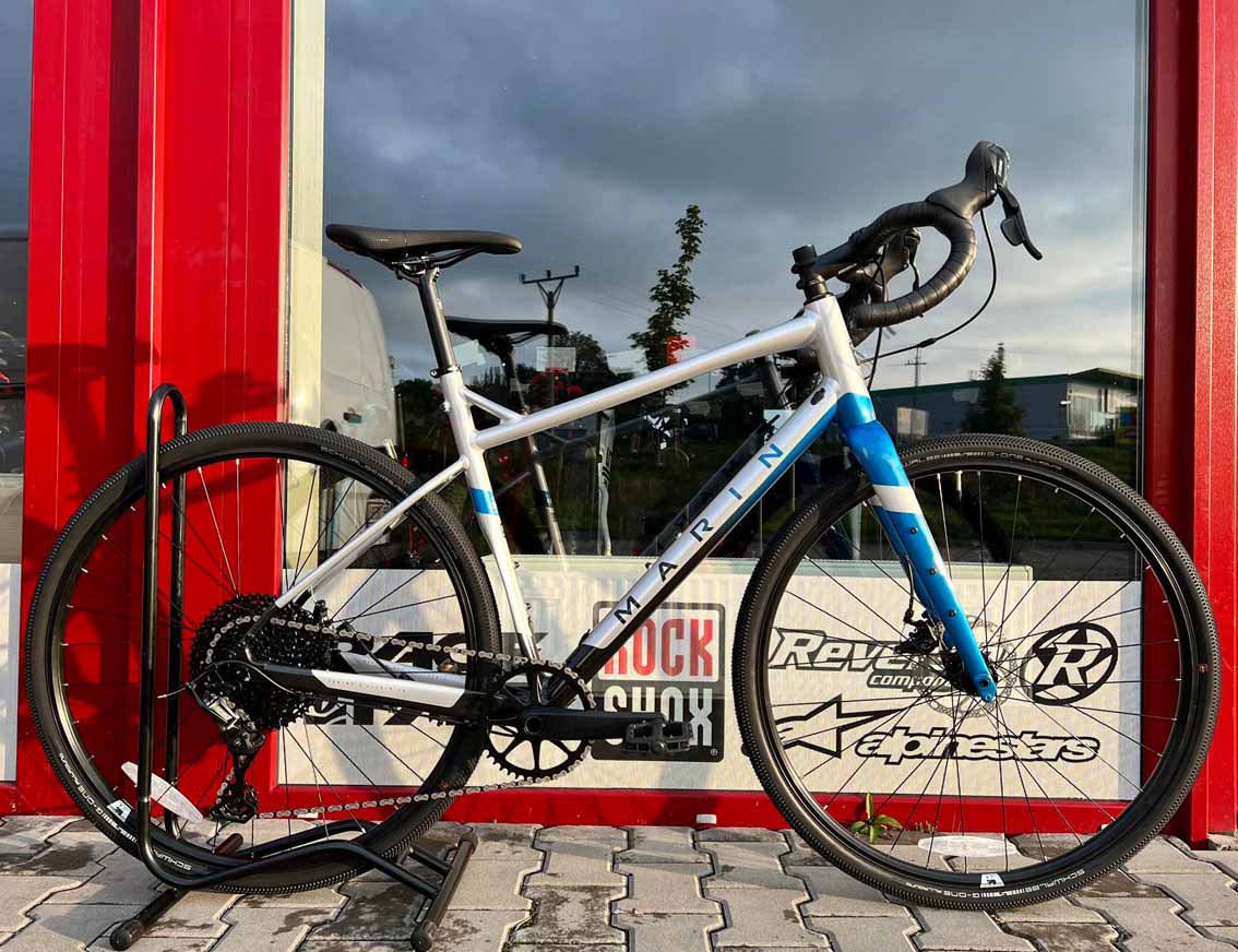 MARIN Gestalt X10, chrómová/modrá/čierna 