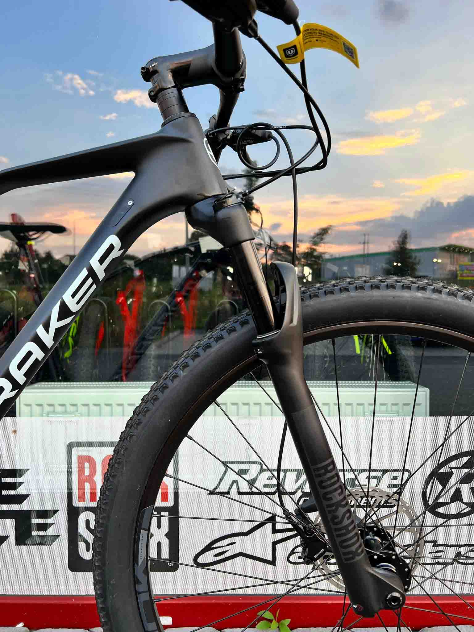 MONDRAKER CHRONO CARBON, CARBON/DIRTY WHITE