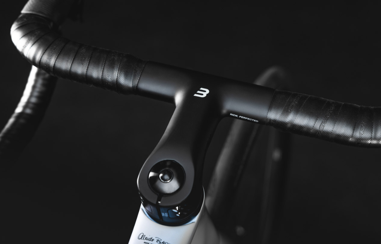 BASSO DIAMANTE DISC, FADE OPAL WHITE, SHIMANO ULTEGRA DI2, MICROTECH RE38