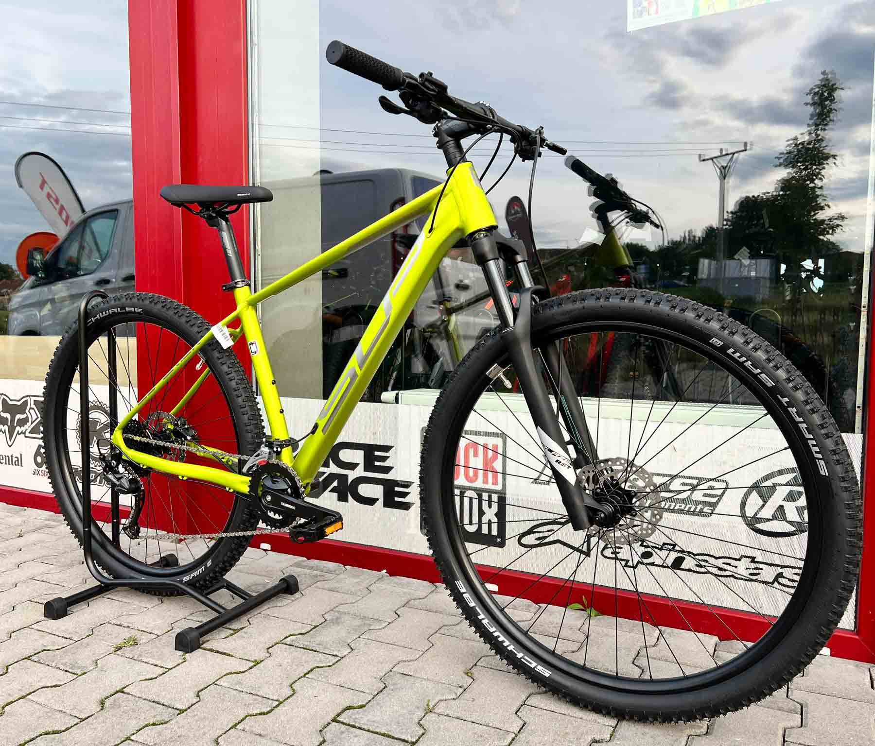 Superior XC 859 / Matte Lime Metallic/Chrome Silver