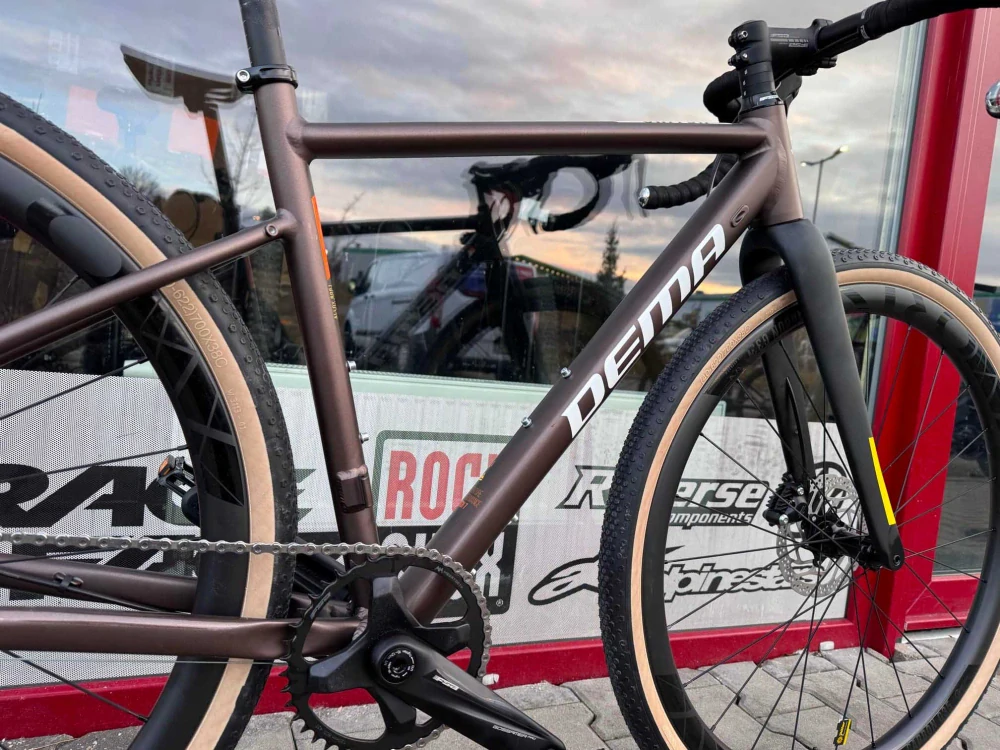 Gravel Dema GRITCH SPE 7 brown-black