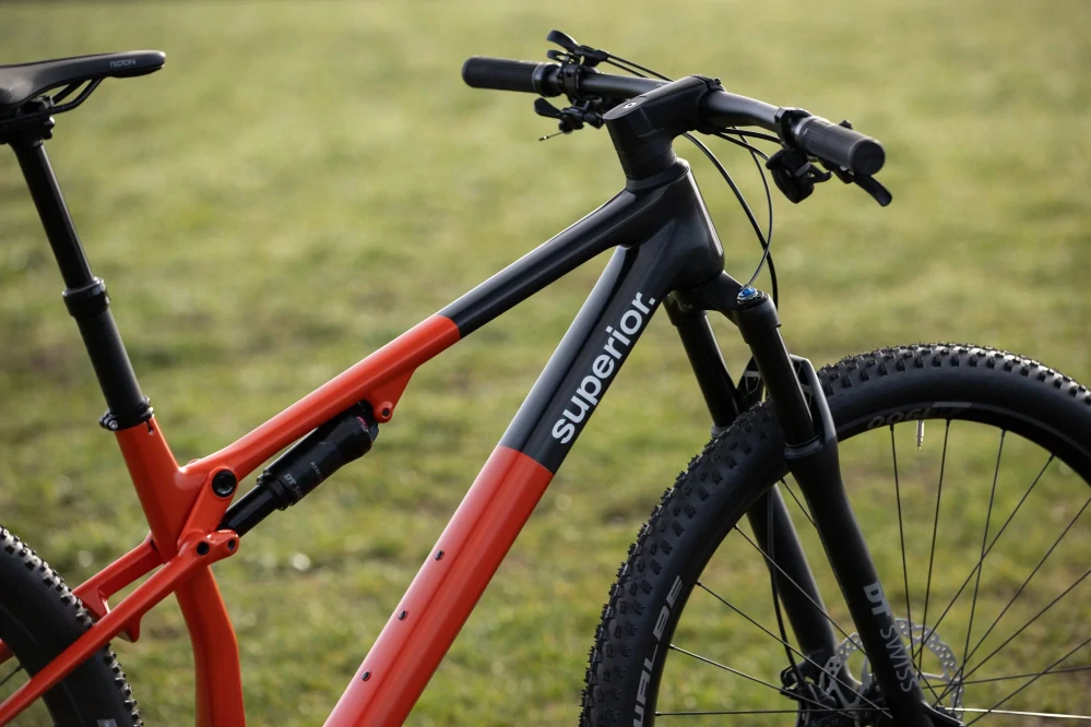Superior XF 9.6 RC / Gloss Red / Black
