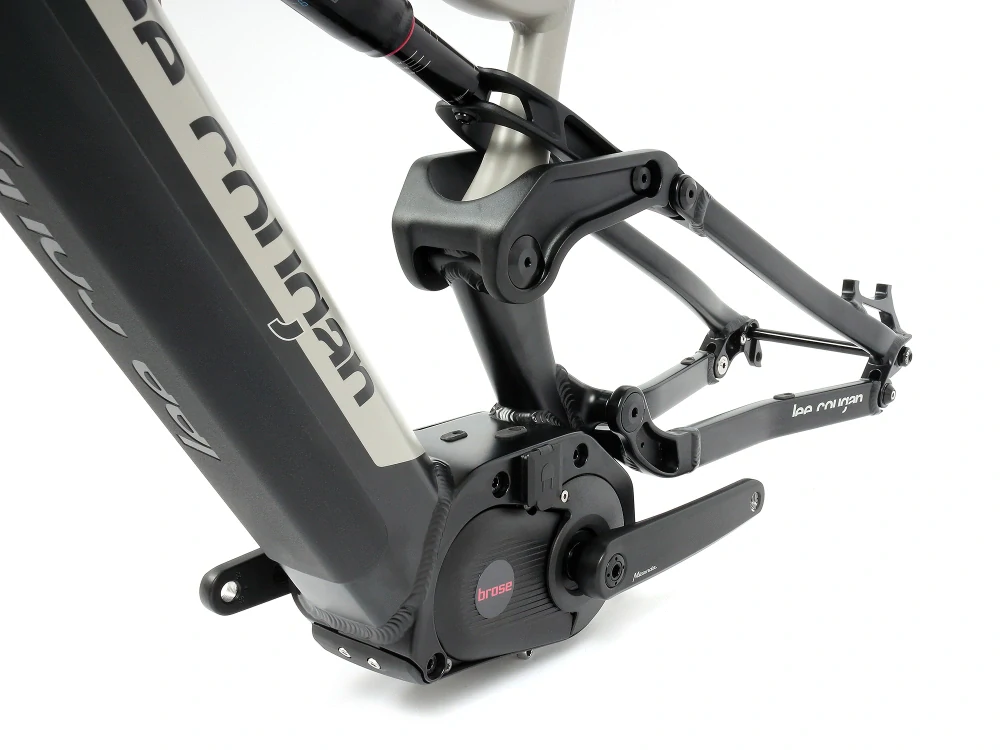 Celoodpružené eloktrokolo MTB 29"/27,5" Lee Cougan E-Quest - Brose S / 720Wh-20Ah / Shimano XT 1x12 barva černo- šedá matná