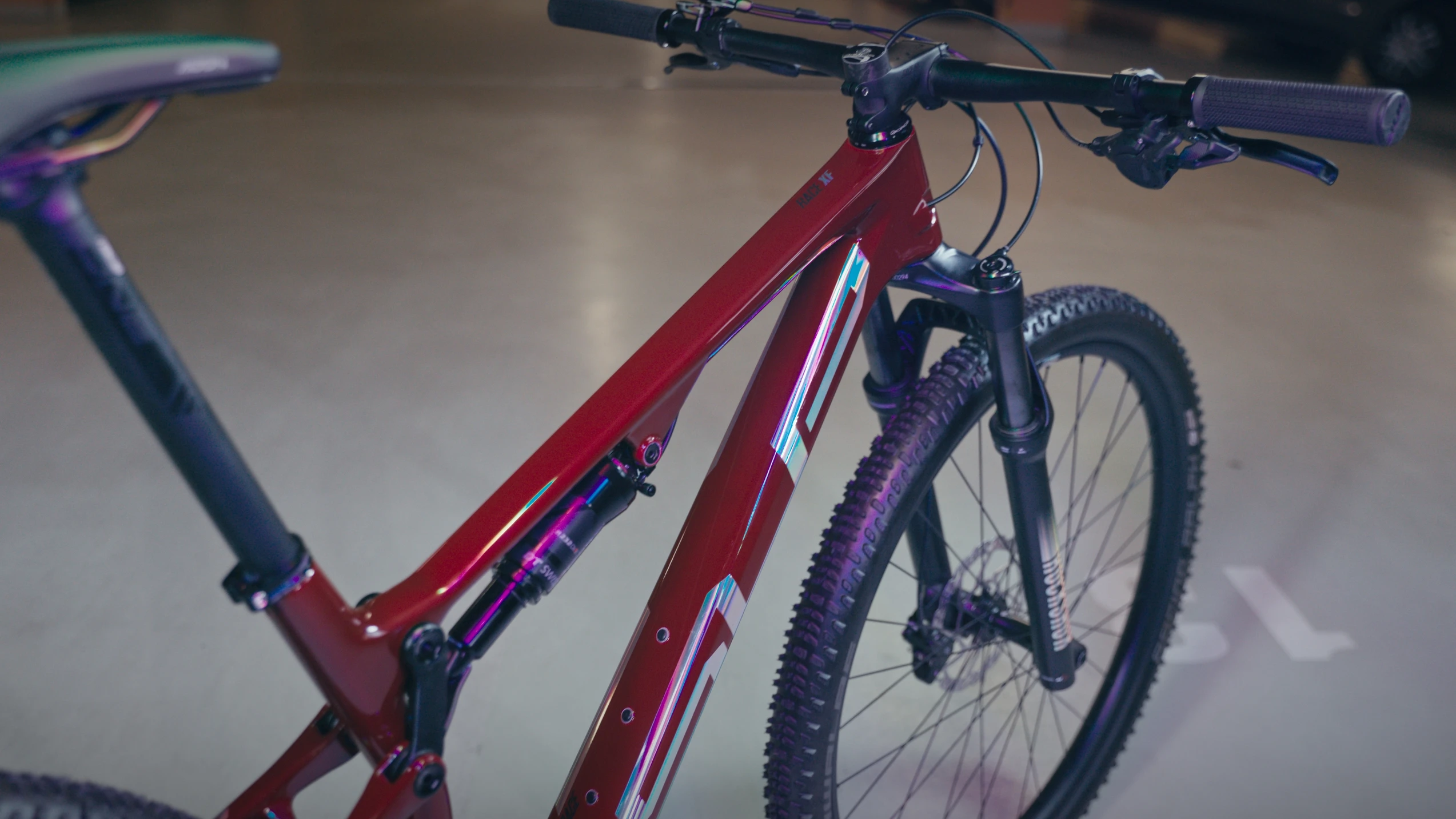 Superior XF 929 RC/Gloss Dark Red/Hologram Chrome