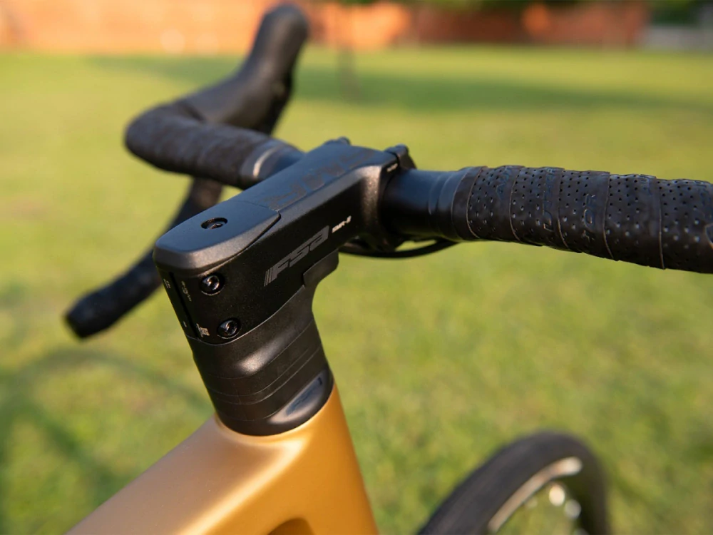 Author Guru 2.0 2025 - zlatá-matná/černá