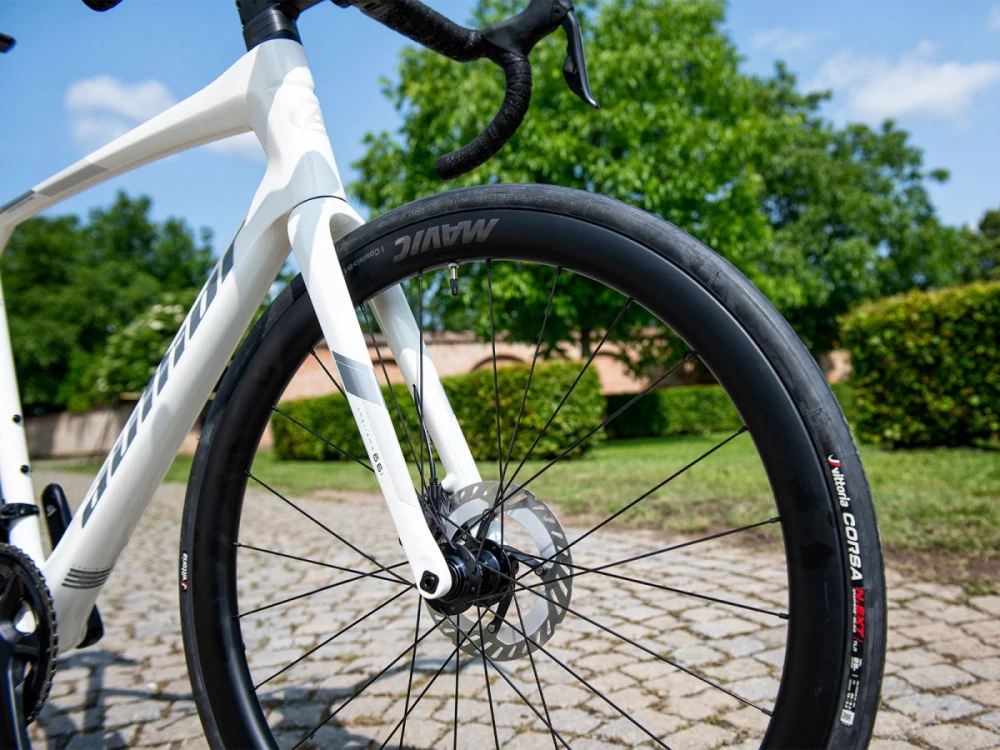 Author Charisma 66i 2025 - bílá/stříbrná