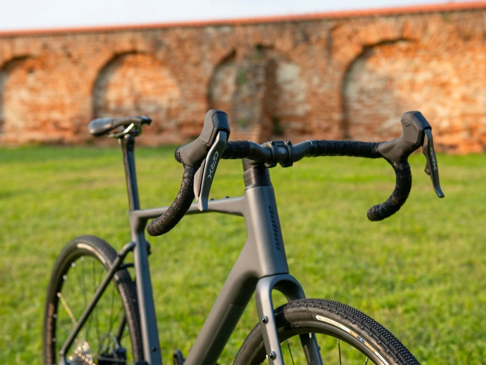 Author Guru 3.0 2025 šedá-matná/černá