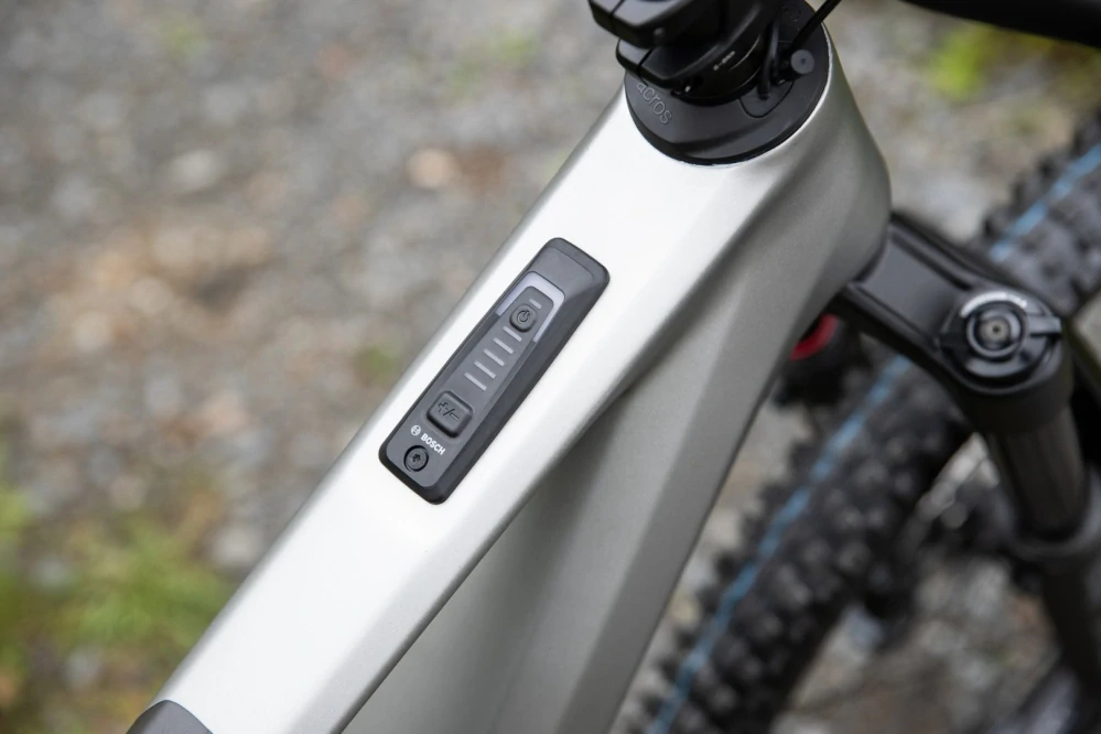 Superior iXF 9.7 lesklý chrom/matný uhlík