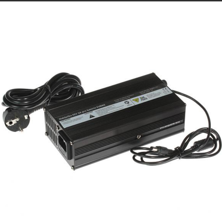 Výkon pohonu v předním kole 750W, kapacita rámové baterie 13Ah