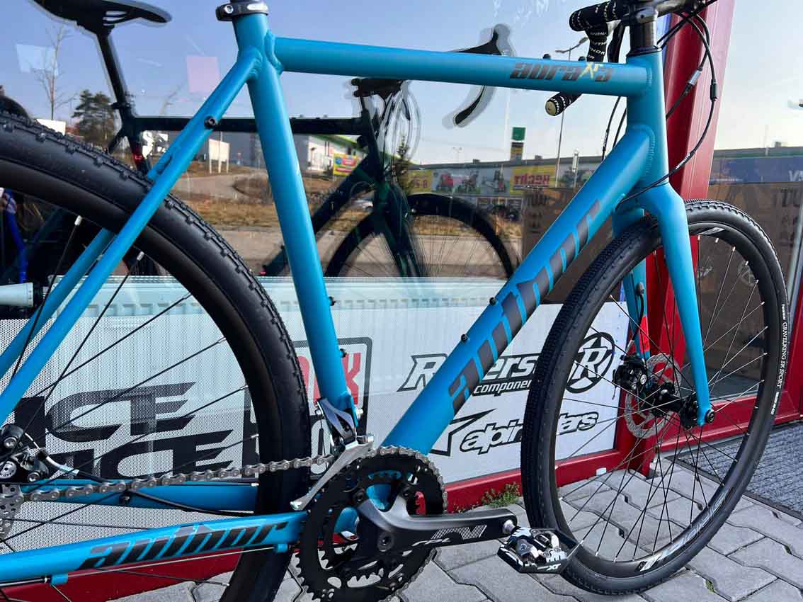 Author Aura XR3 2025 modrá/oranžová