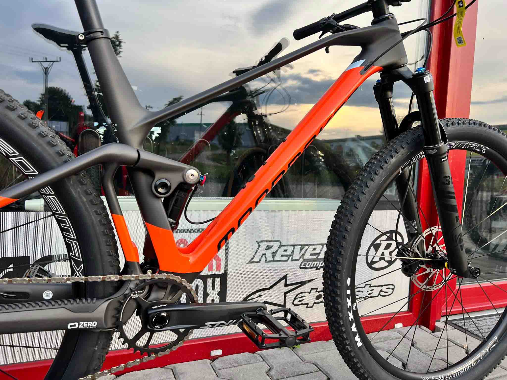 MONDRAKER F-PODIUM CARBON, CARBON/ORANGE