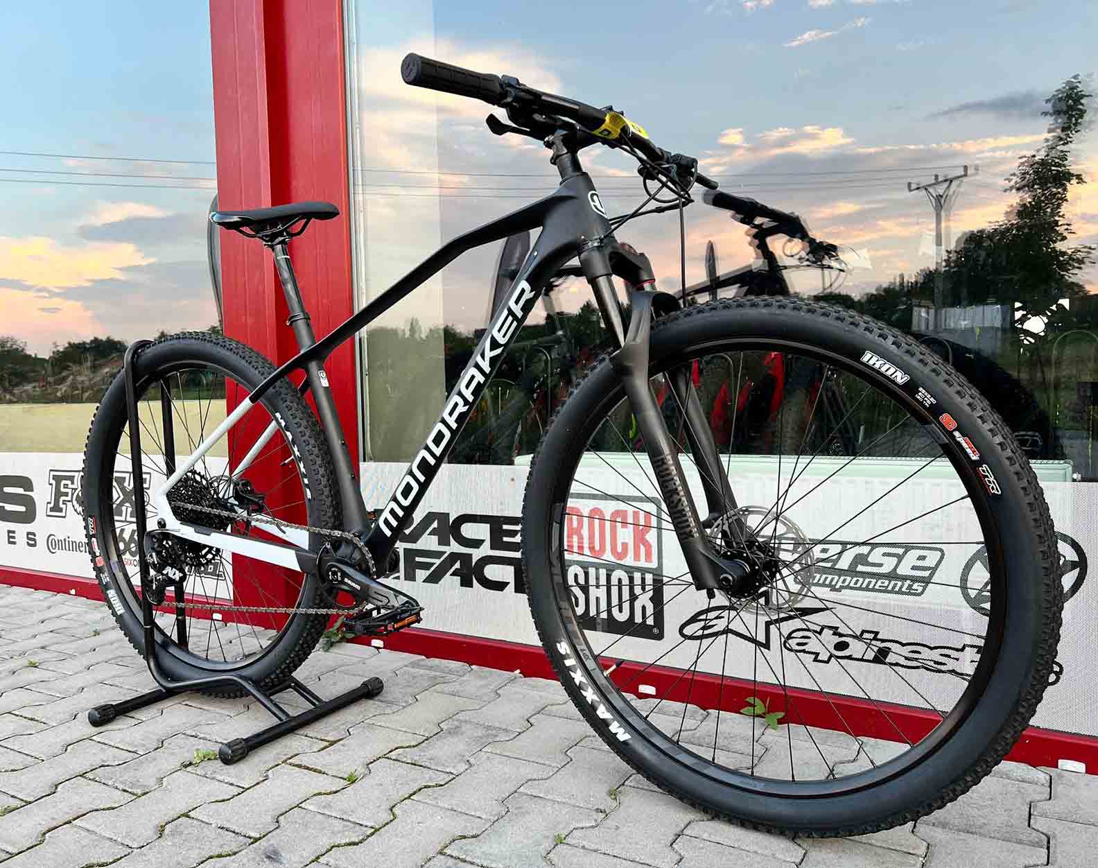 MONDRAKER CHRONO CARBON, CARBON/DIRTY WHITE