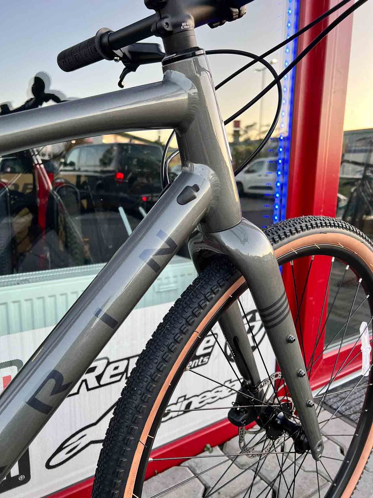 MARIN DSX 1, strieborný 