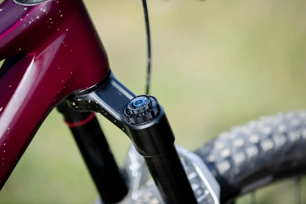 SUPERIOR XF 9.7 DC Matte Carbon Berry