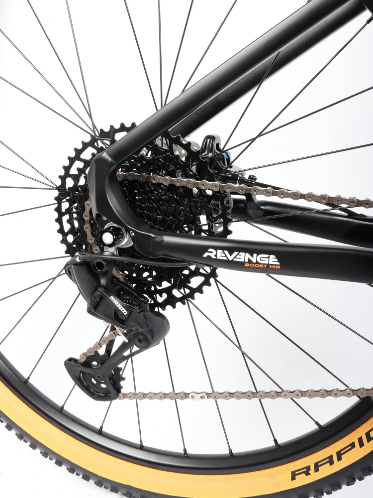 Lee Cougan 29" Revenge Sram SX Eagle 1x12 stříbrno-černá matná