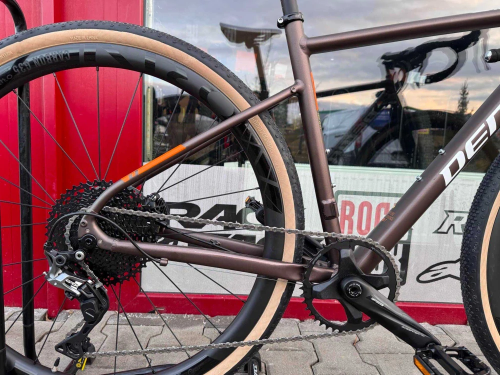 Gravel Dema GRITCH SPE 7 brown-black