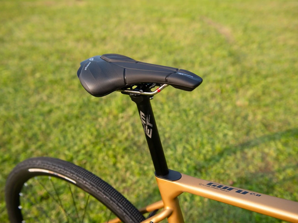 Author Guru 2.0 2025 - zlatá-matná/černá