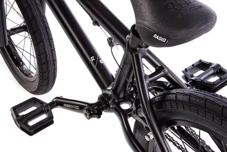 Radio Dice 16 Black 16"