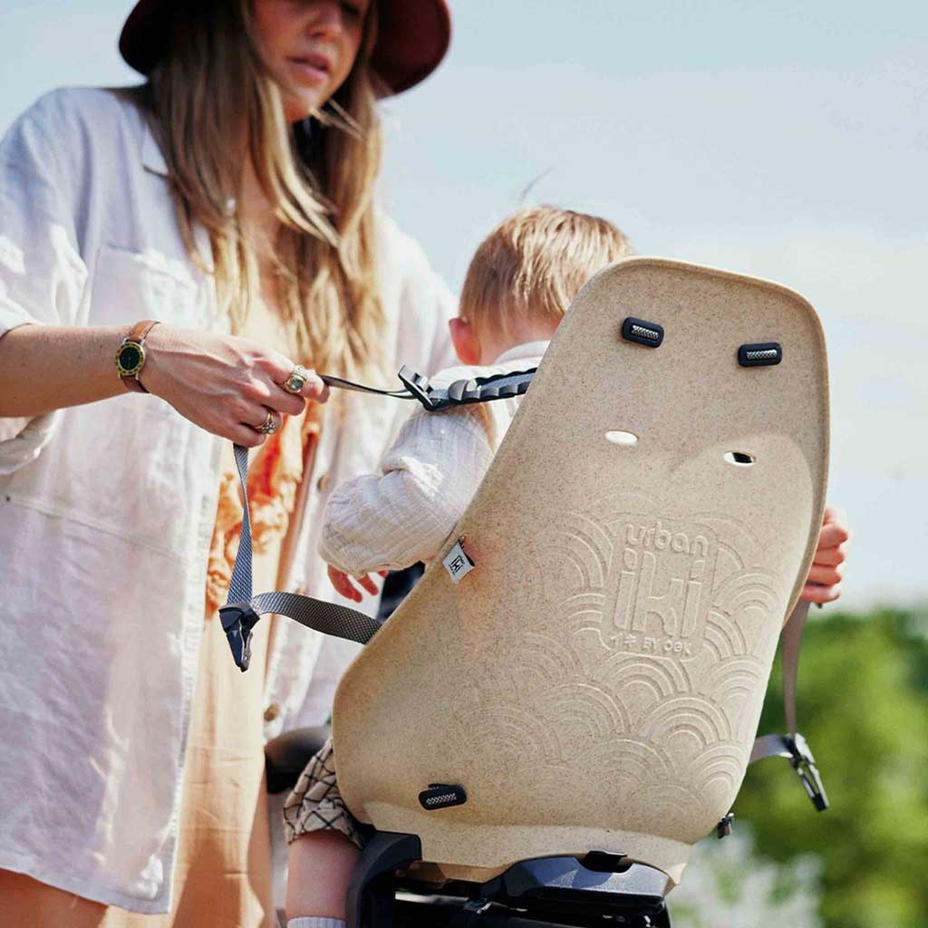 Zadní sedačka BIO na kolo s adaptérem na nosič béžová